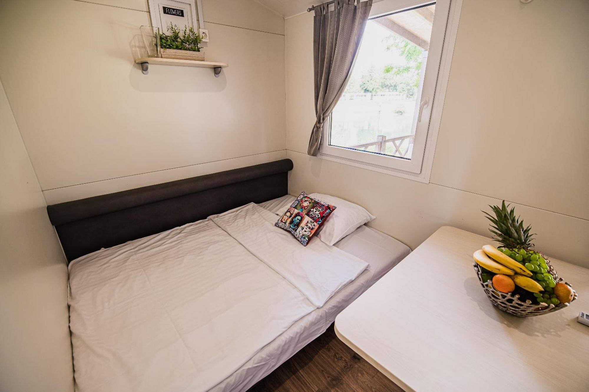 Lake View Mobile Homes With Thermal Riviera Tickets In Terme Catez ชาเตช อ็อบ ซาวี ห้อง รูปภาพ