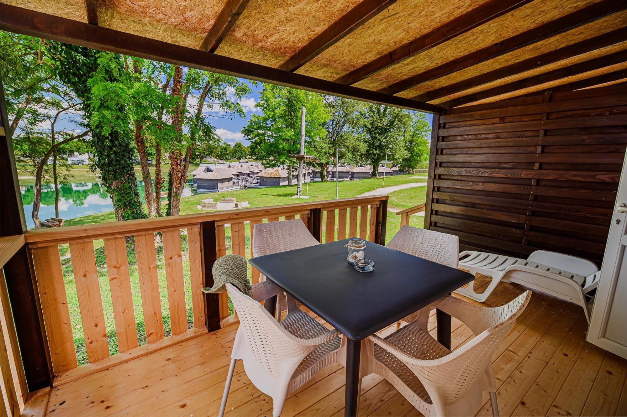 Lake View Mobile Homes With Thermal Riviera Tickets In Terme Catez ชาเตช อ็อบ ซาวี ห้อง รูปภาพ