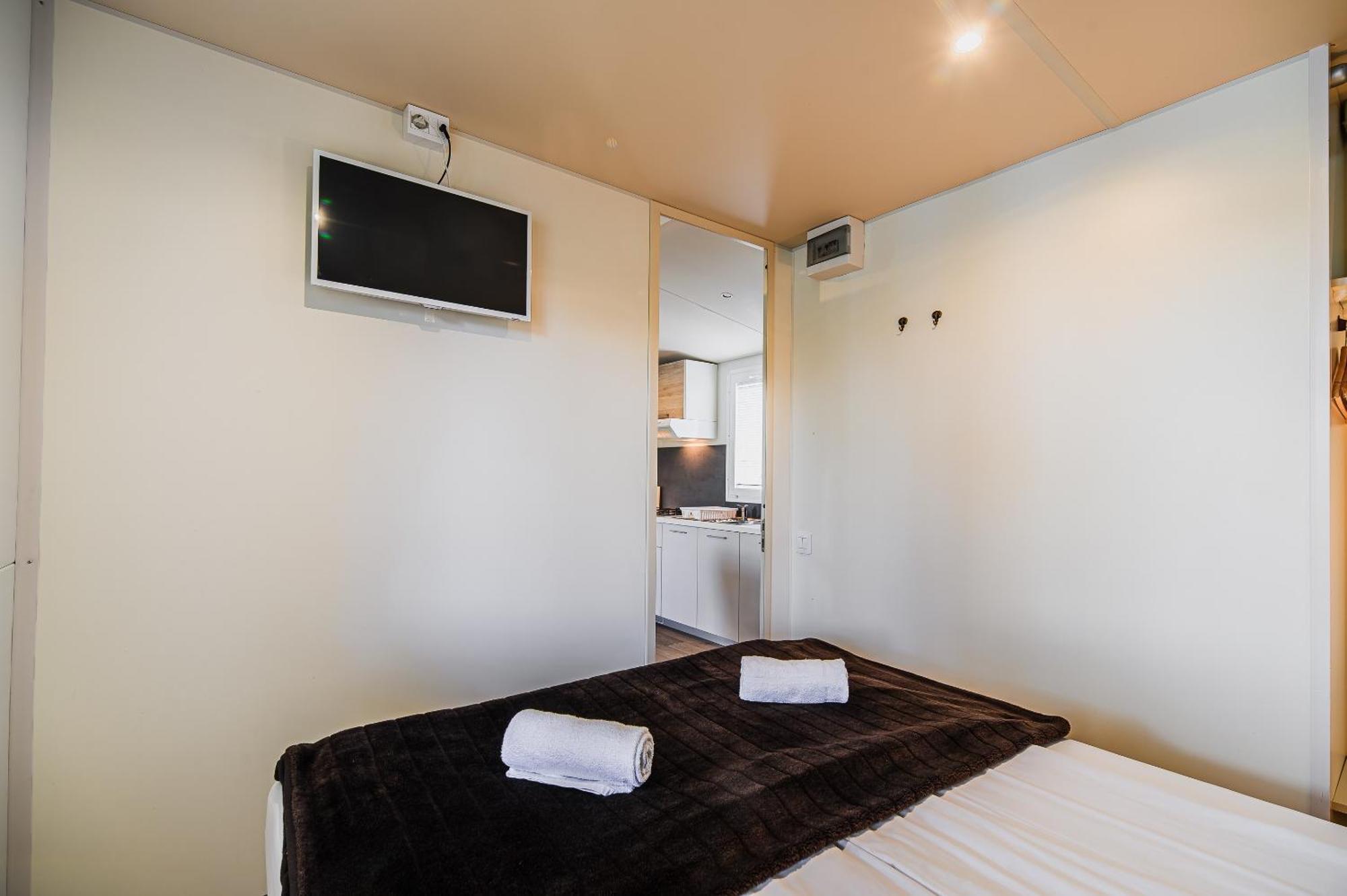 Lake View Mobile Homes With Thermal Riviera Tickets In Terme Catez ชาเตช อ็อบ ซาวี ห้อง รูปภาพ