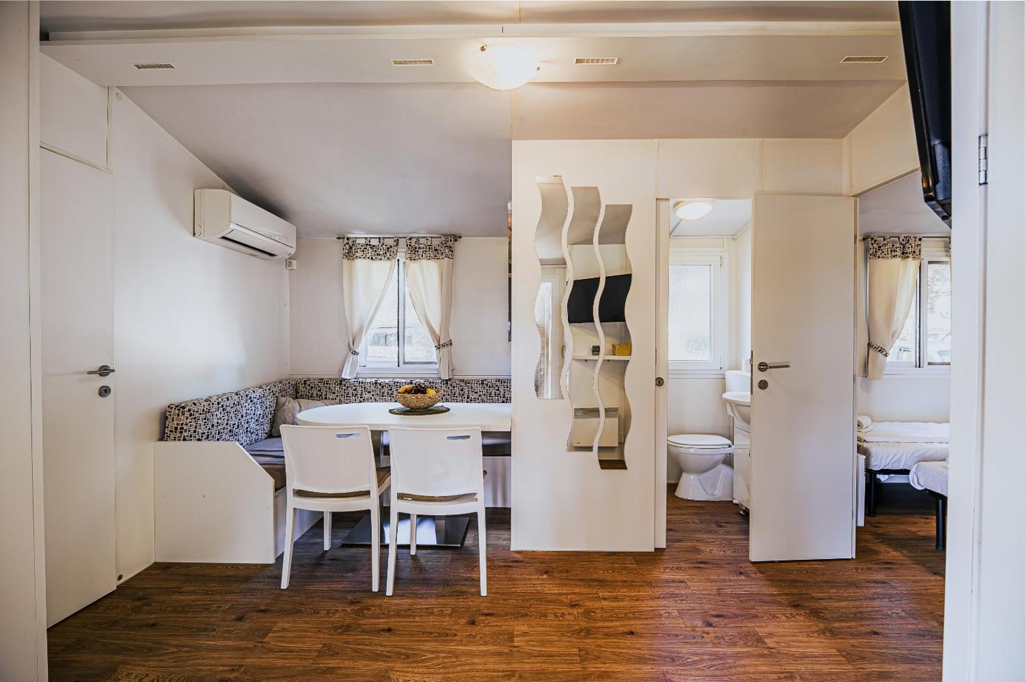Lake View Mobile Homes With Thermal Riviera Tickets In Terme Catez ชาเตช อ็อบ ซาวี ห้อง รูปภาพ