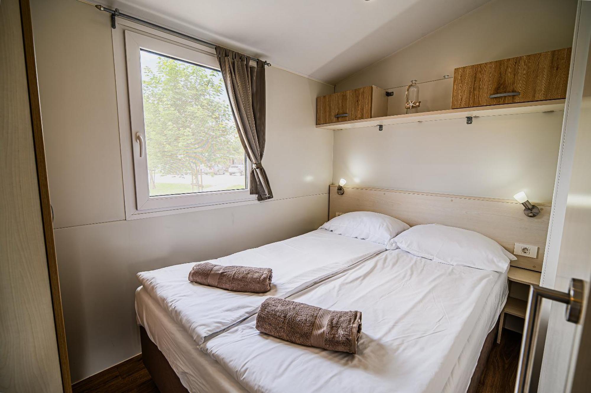 Lake View Mobile Homes With Thermal Riviera Tickets In Terme Catez ชาเตช อ็อบ ซาวี ห้อง รูปภาพ