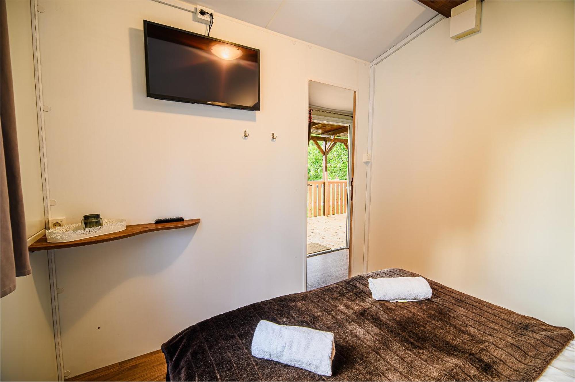 Lake View Mobile Homes With Thermal Riviera Tickets In Terme Catez ชาเตช อ็อบ ซาวี ห้อง รูปภาพ