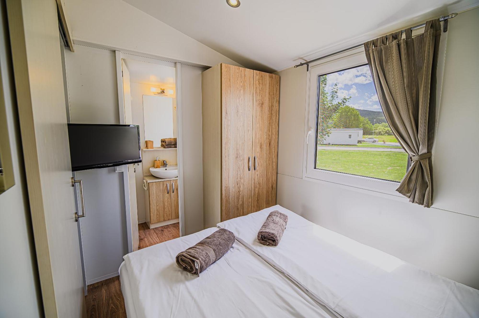 Lake View Mobile Homes With Thermal Riviera Tickets In Terme Catez ชาเตช อ็อบ ซาวี ห้อง รูปภาพ