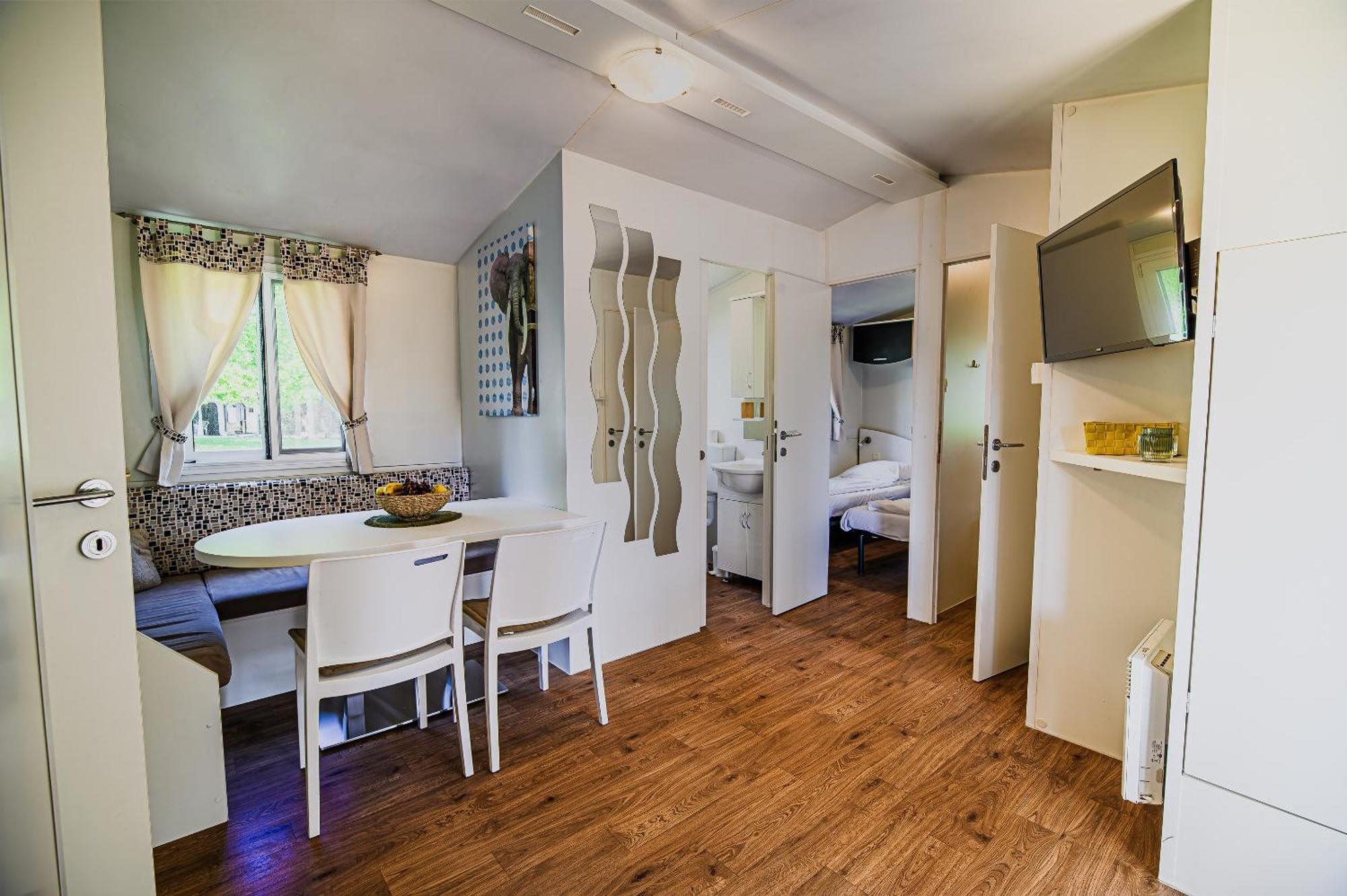 Lake View Mobile Homes With Thermal Riviera Tickets In Terme Catez ชาเตช อ็อบ ซาวี ห้อง รูปภาพ