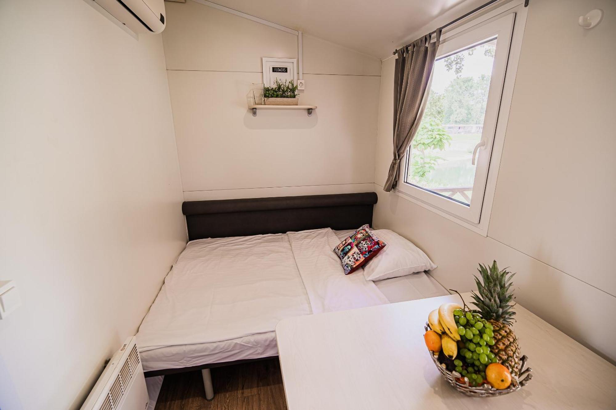 Lake View Mobile Homes With Thermal Riviera Tickets In Terme Catez ชาเตช อ็อบ ซาวี ห้อง รูปภาพ