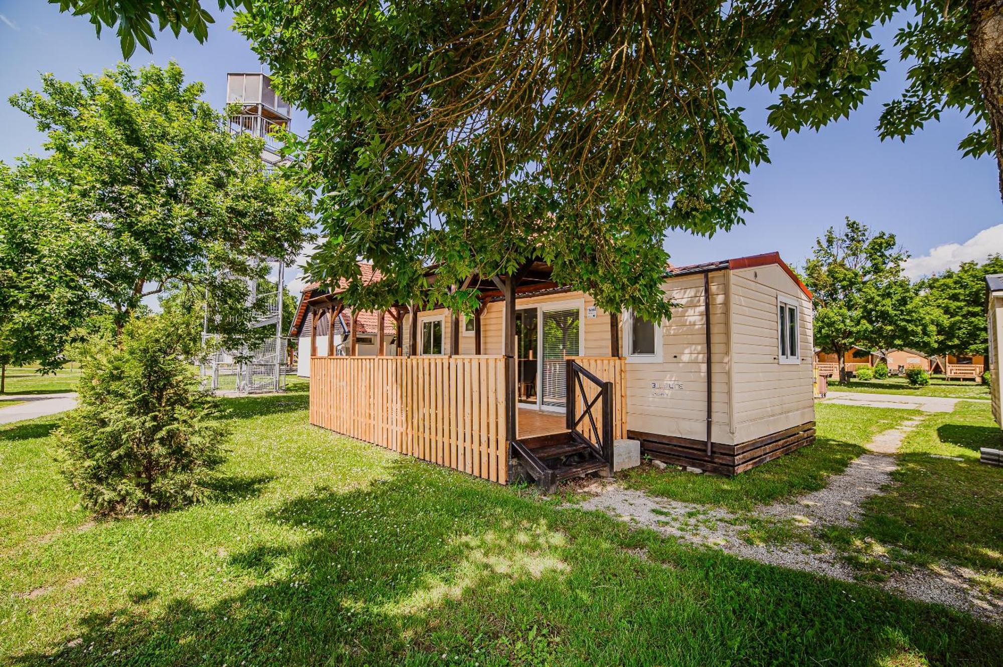 Lake View Mobile Homes With Thermal Riviera Tickets In Terme Catez ชาเตช อ็อบ ซาวี ห้อง รูปภาพ