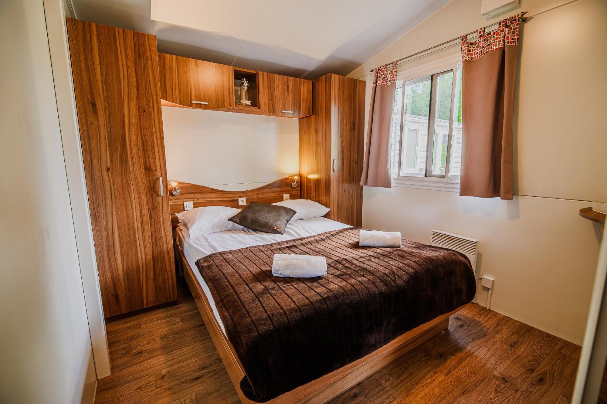 Lake View Mobile Homes With Thermal Riviera Tickets In Terme Catez ชาเตช อ็อบ ซาวี ห้อง รูปภาพ