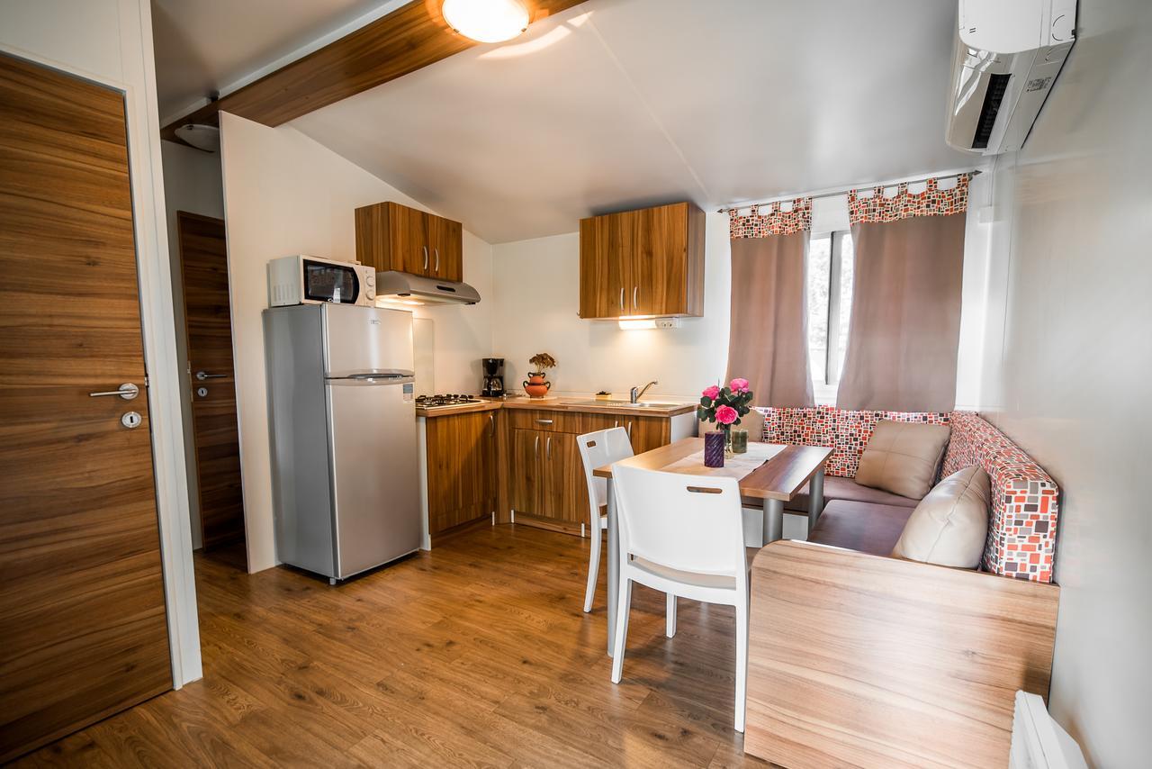 Lake View Mobile Homes With Thermal Riviera Tickets In Terme Catez ชาเตช อ็อบ ซาวี ภายนอก รูปภาพ
